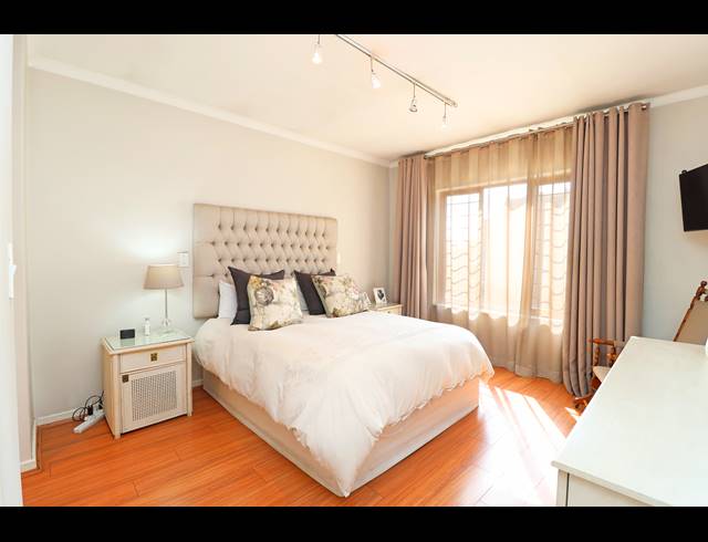 3 BEDROOM APARTMENT FOR SALE IN WAVERLEY